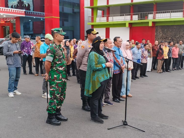 Walikota Eva Dwiana Lepas Bantuan Kemanusiaan untuk Korban Banjir di Aceh, Sumut, dan Sumbar