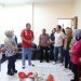Wali Kota Bekasi dan Ketua TP PKK Tinjau Dapur Umum Lokasi Banjir, Serahkan Bantuan dan Beri Dukungan Moril Untuk Warga