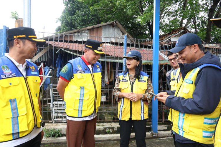 Wali Kota Bekasi Dengan Wakil Menteri PU Tinjau Lokasi Banjir, Bersinergi Bersama Menyiapkan Langkah Penanganan Terpadu