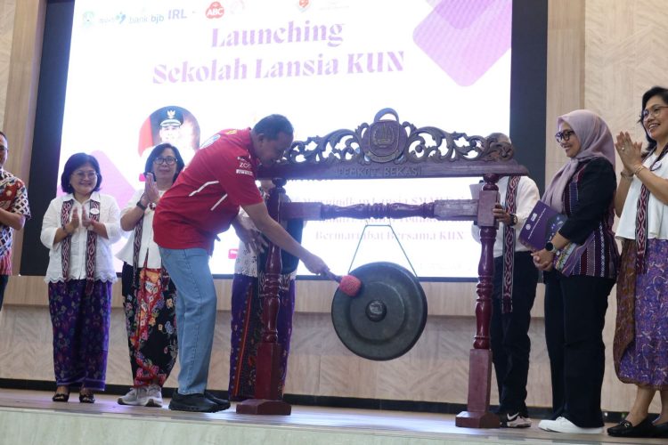 Wali Kota Bekasi Launching Sekolah Lansia KUN, Dorong Lansia Tetap Sehat dan Produktif