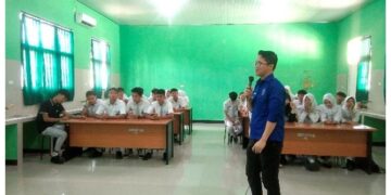 Dari Kampus untuk Generasi Muda: Tim ITERA Bimbing Siswa SMAN 3 Metro Bangun Sistem Akuaponik Inovatif Berbasis Energi Terbarukan