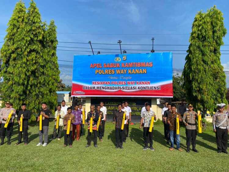 Rangkul Elemen Masyarakat, Polres Way Kanan Gelar Apel Sabuk Kamtibmas dan Bagikan Kentongan