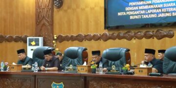 Paripurna Kedua DPRD Tanjabbar Bahas Pandangan Umum Fraksi atas LKPJ Bupati 2025
