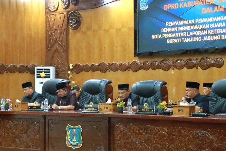 Paripurna Kedua DPRD Tanjabbar Bahas Pandangan Umum Fraksi atas LKPJ Bupati 2025