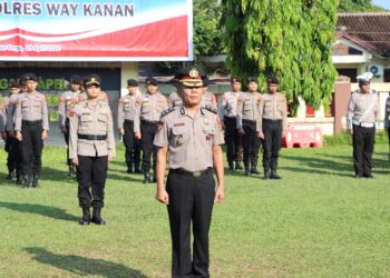 Kapolres Way Kanan Pimpin Upacara Kenaikan Pangkat Pengabdian AKP J.T.H Sitompul
