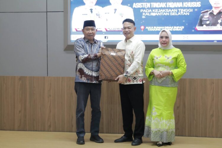 Hadiri Perpisahan Kajari Ketua DPRD Tanjab Barat, Apresiasi Dedikasi dan Perkuat Sinergi