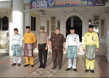 Hadiri Upacara Hardiknas 2026, Ketua DPRD Tanjab Barat Dorong Kemajuan Pendidikan Daerah
