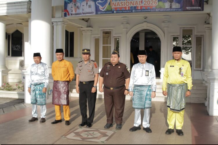 Hadiri Upacara Hardiknas 2026, Ketua DPRD Tanjab Barat Dorong Kemajuan Pendidikan Daerah