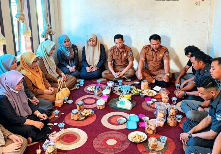 Jaga Kebersamaan, Sekretariat DPRD Kerinci Kunjungi Rumah Duka Pegawai Non ASN