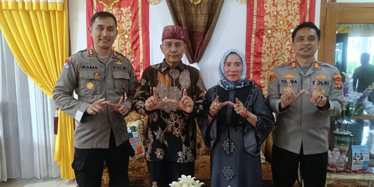 Jaga Kamtibmas Kondusif, Kapolres Way Kanan Perkuat Kemitraan dengan Tokoh Adat di Blambangan Umpu